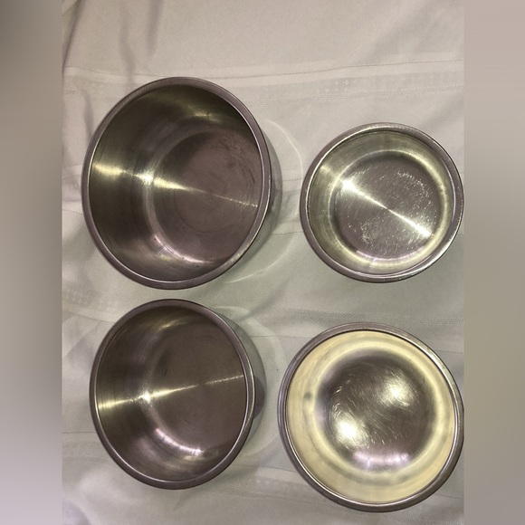 STAINLESS STEEL MIXING BOWLS SET OF 4 - PRE OWNED UNBRANDED - Picture 2 of 3